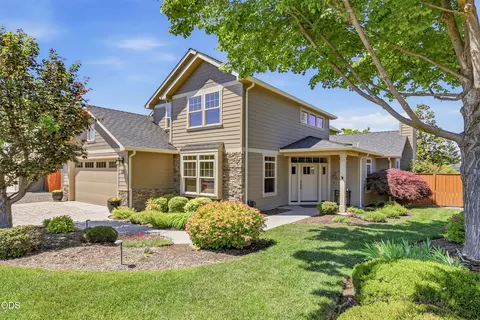 519 St Augustine Dr, Medford, OR 97504