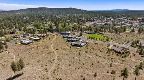 View/Area - 19015 Park Commons Dr, Bend, OR 97703 photo 6 of 8
