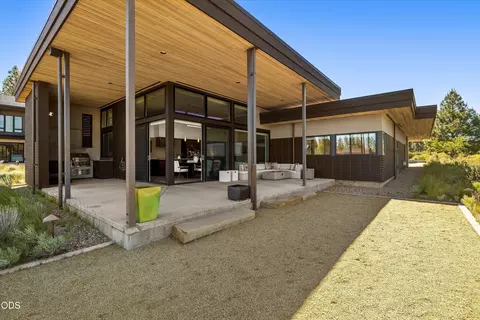 Exterior - 19015 Park Commons Dr, Bend, OR 97703 photo 4 of 15