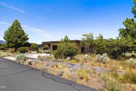 Exterior - 19015 Park Commons Dr, Bend, OR 97703 photo 14 of 15