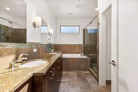 Bath - 19015 Park Commons Dr, Bend, OR 97703 photo 3 of 5