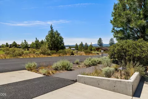Exterior - 19015 Park Commons Dr, Bend, OR 97703 photo 13 of 15