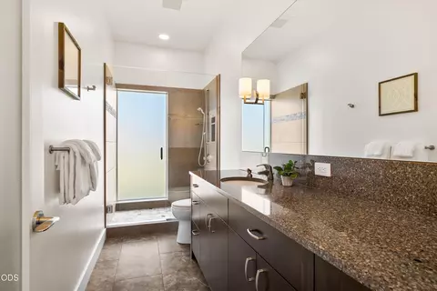 Bath - 19015 Park Commons Dr, Bend, OR 97703 photo 2 of 5