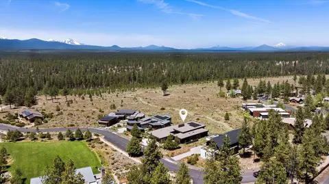View/Area - 19015 Park Commons Dr, Bend, OR 97703 photo 4 of 8