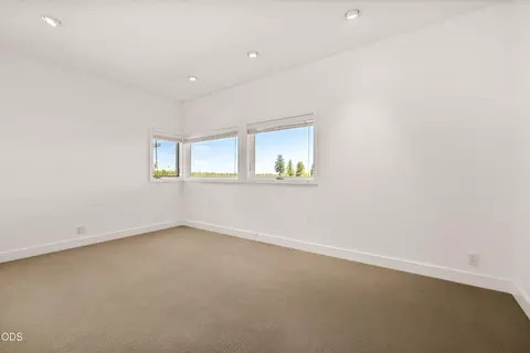 Bedroom - 19015 Park Commons Dr, Bend, OR 97703 photo 1 of 8