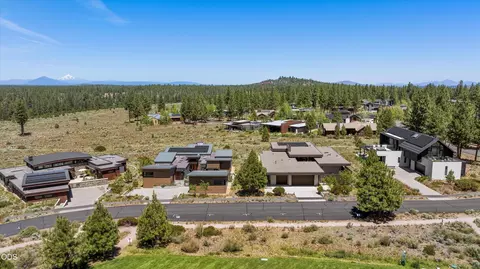 View/Area - 19015 Park Commons Dr, Bend, OR 97703 photo 2 of 8
