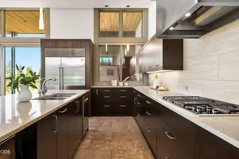 Kitchen - 19015 Park Commons Dr, Bend, OR 97703 photo 2 of 5