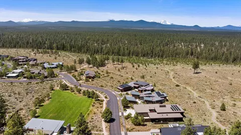 View/Area - 19015 Park Commons Dr, Bend, OR 97703 photo 3 of 8