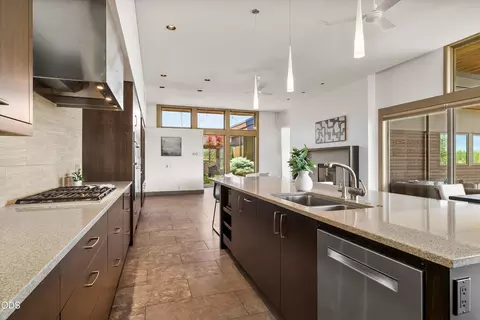 Kitchen - 19015 Park Commons Dr, Bend, OR 97703 photo 3 of 5