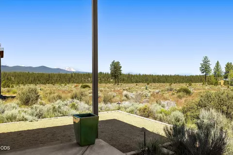 Exterior - 19015 Park Commons Dr, Bend, OR 97703 photo 6 of 15