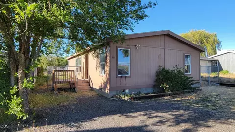513 9th St, Metolius, OR 97741