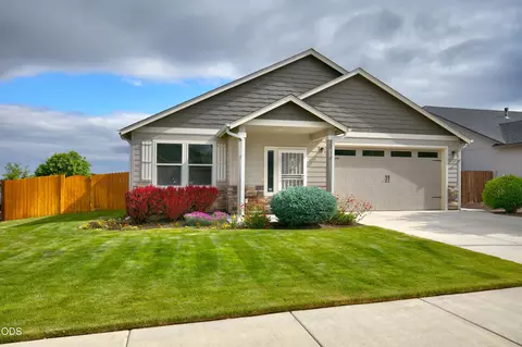 2727 NE 6th Dr, Redmond, OR 97756