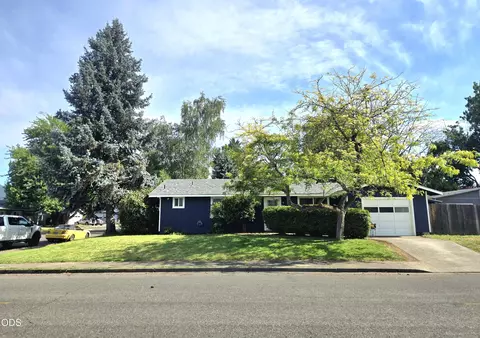 1133 SW Ballinger Dr, Grants Pass, OR 97526