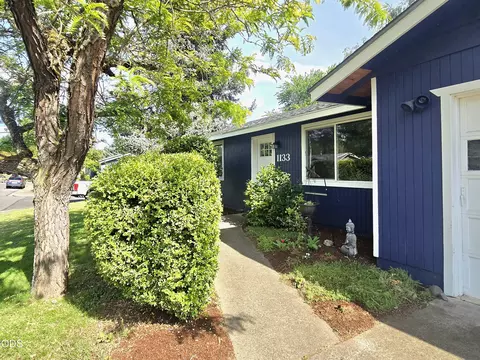 1133 SW Ballinger Dr, Grants Pass, OR 97526