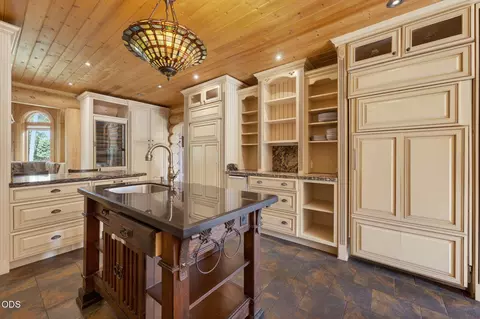 Kitchen - 16839 Pony Express Way, Bend, OR 97707 photo 3 of 6