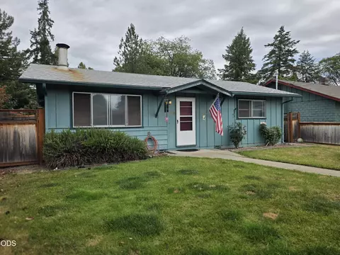 1716 SW K St, Grants Pass, OR 97526