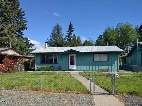 1716 SW K St, Grants Pass, OR 97526