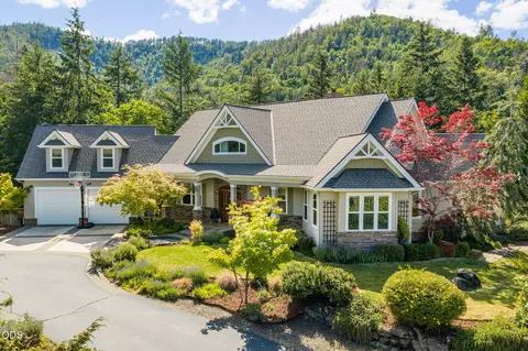 9220 Yank Gulch Rd, Talent, OR 97540