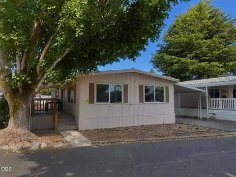 332 Beechwood Dr, Grants Pass, OR 97526