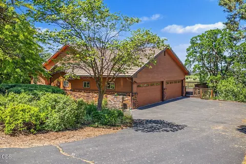 12065 Kestrel Rd, Klamath Falls, OR 97601