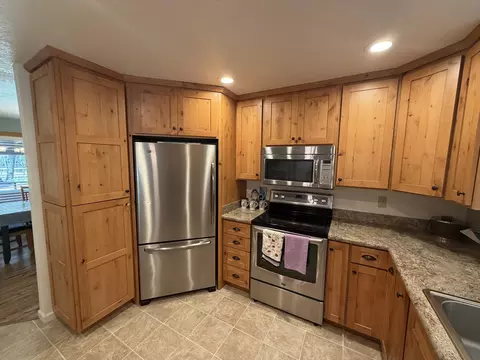 Kitchen - 15740 Cornell Rd, La Pine, OR 97739 photo 4 of 4