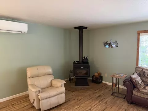 Living - 15740 Cornell Rd, La Pine, OR 97739 photo 3 of 5