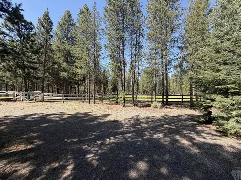 Exterior - 15740 Cornell Rd, La Pine, OR 97739 photo 11 of 19