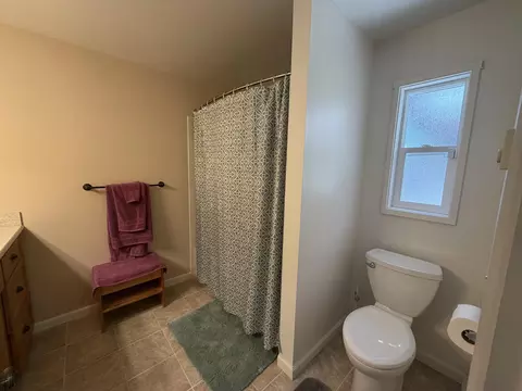 Bath - 15740 Cornell Rd, La Pine, OR 97739 photo 2 of 2