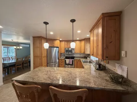 Kitchen - 15740 Cornell Rd, La Pine, OR 97739 photo 1 of 4