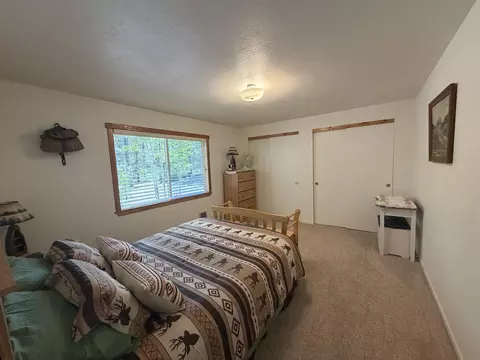 Bedroom - 15740 Cornell Rd, La Pine, OR 97739 photo 3 of 4