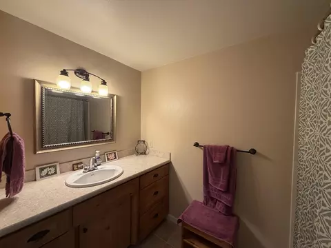 Bath - 15740 Cornell Rd, La Pine, OR 97739 photo 1 of 2