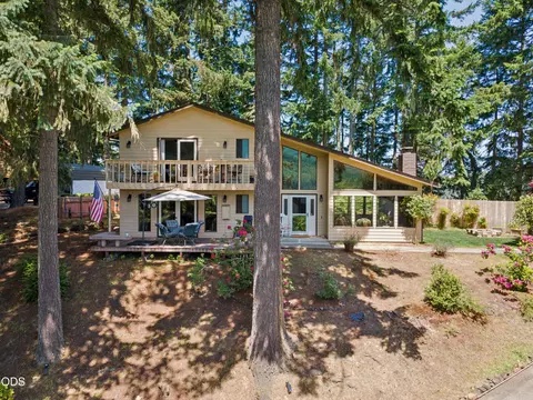1853 Ridge Water Dr, Sutherlin, OR 97479