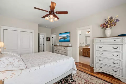 Bedroom - 523 E Forks Cir, Cave Junction, OR 97523 photo 4 of 4