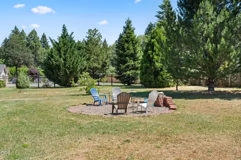 Exterior - 523 E Forks Cir, Cave Junction, OR 97523 photo 8 of 17