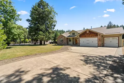 Exterior - 523 E Forks Cir, Cave Junction, OR 97523 photo 2 of 17