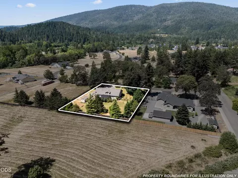 View/Area - 523 E Forks Cir, Cave Junction, OR 97523 photo 9 of 9