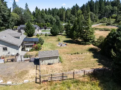Exterior - 523 E Forks Cir, Cave Junction, OR 97523 photo 15 of 17