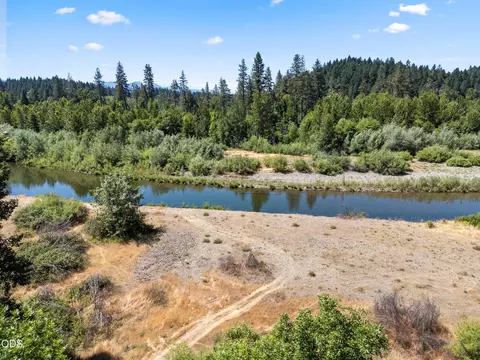 View/Area - 523 E Forks Cir, Cave Junction, OR 97523 photo 2 of 9