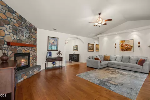 Living - 523 E Forks Cir, Cave Junction, OR 97523 photo 1 of 1