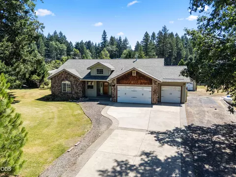Exterior - 523 E Forks Cir, Cave Junction, OR 97523 photo 14 of 17