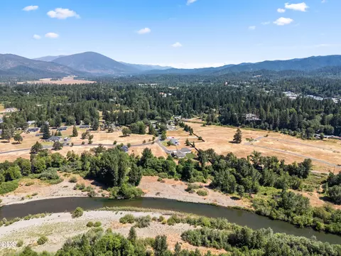 View/Area - 523 E Forks Cir, Cave Junction, OR 97523 photo 3 of 9