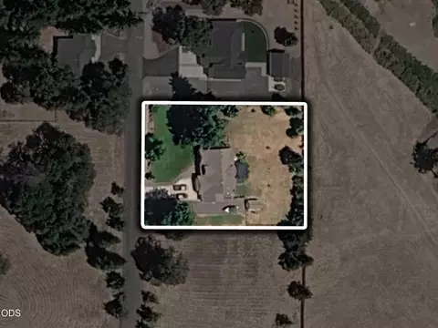 View/Area - 523 E Forks Cir, Cave Junction, OR 97523 photo 7 of 9