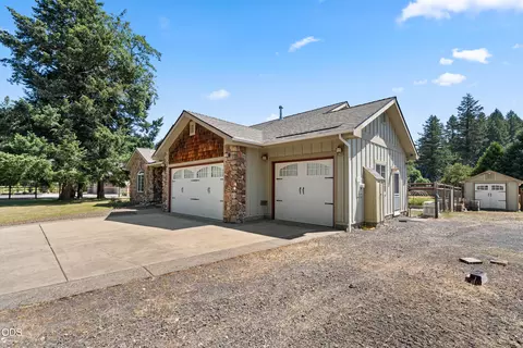 Exterior - 523 E Forks Cir, Cave Junction, OR 97523 photo 5 of 17