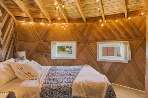 Bedroom - 15453 Liberty Rd, La Pine, OR 97739 photo 2 of 4
