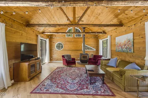 Living - 15453 Liberty Rd, La Pine, OR 97739 photo 6 of 7