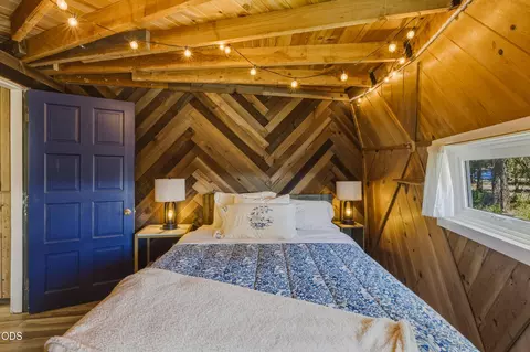 Bedroom - 15453 Liberty Rd, La Pine, OR 97739 photo 1 of 4