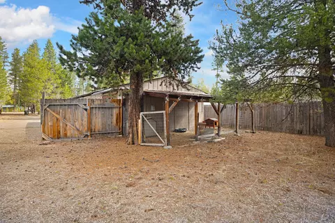 Exterior - 15453 Liberty Rd, La Pine, OR 97739 photo 10 of 16