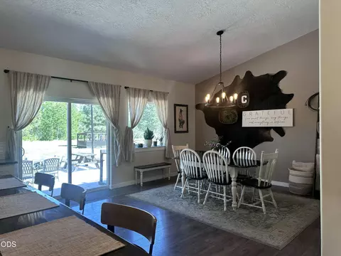 Dining - 34541 Castle Dr, Chiloquin, OR 97624 photo 2 of 3