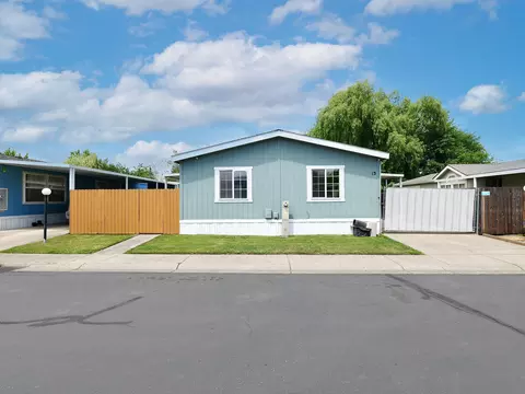 1570 S Peach St # 13, Medford, OR 97501