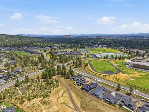 3114 NW Crossing Dr, Bend, OR 97703
